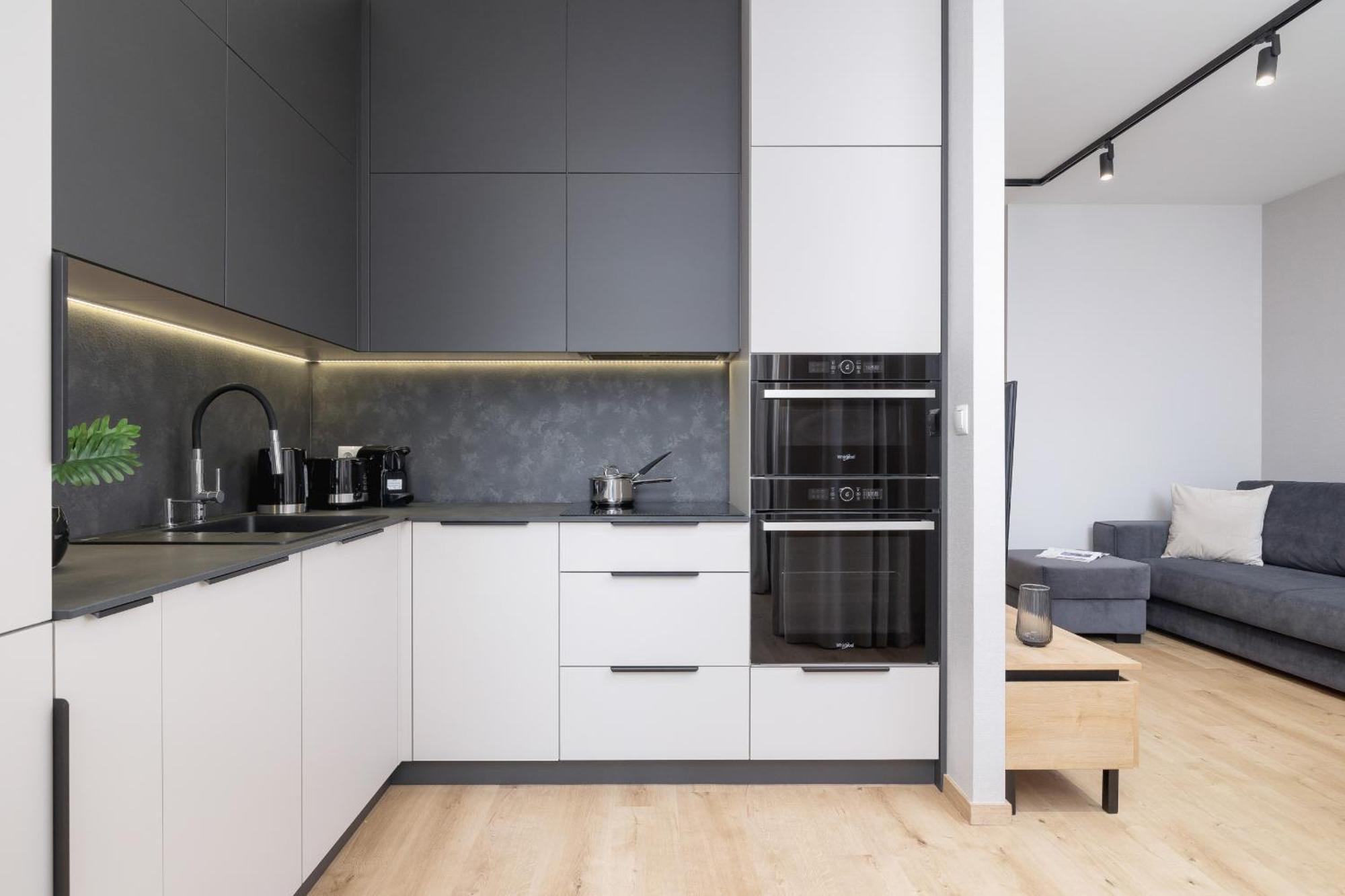 Bright Apartment In Krakow With Garden, Air Conditioning, Parking And Desk By Renters Prestige Экстерьер фото